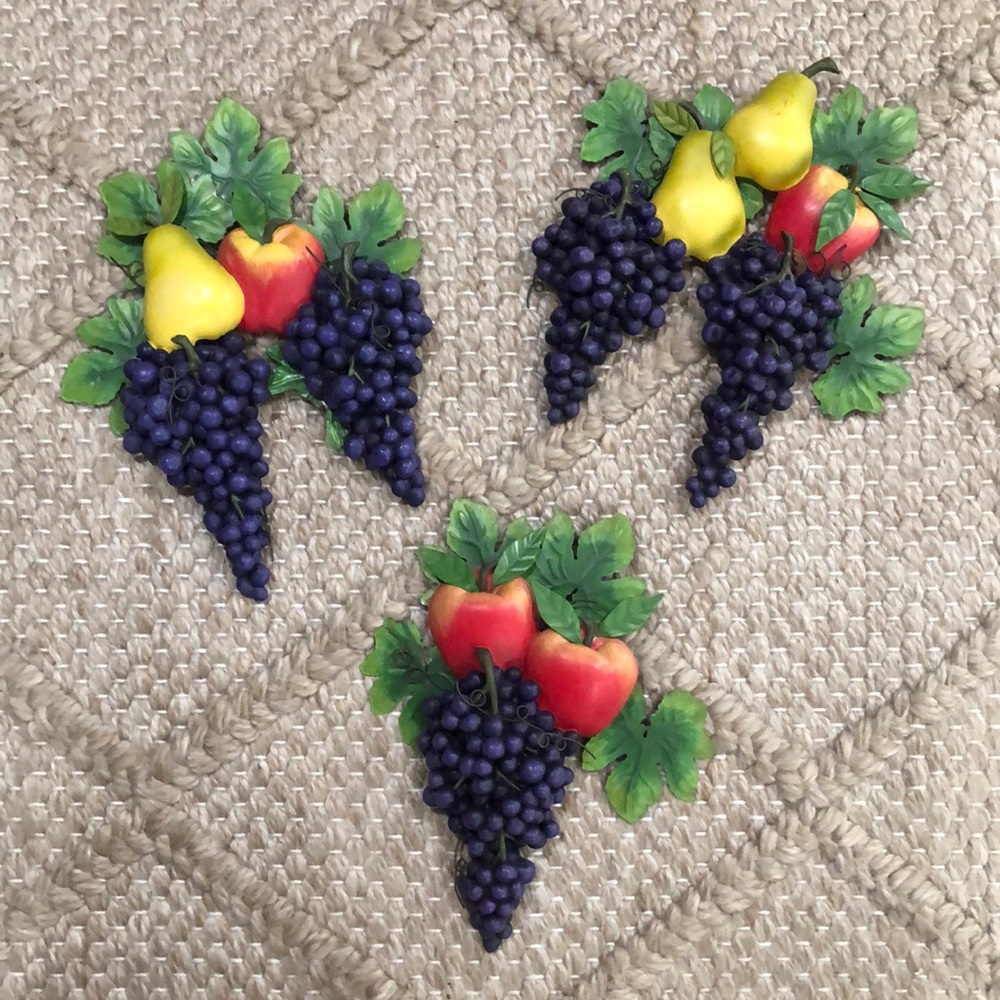 Chalkware grapes